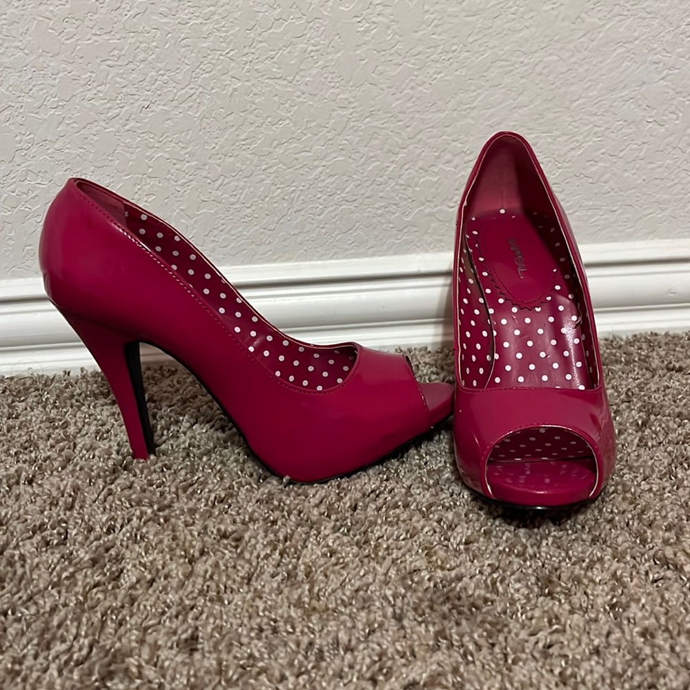 X-Appeal Fuschia color heels
